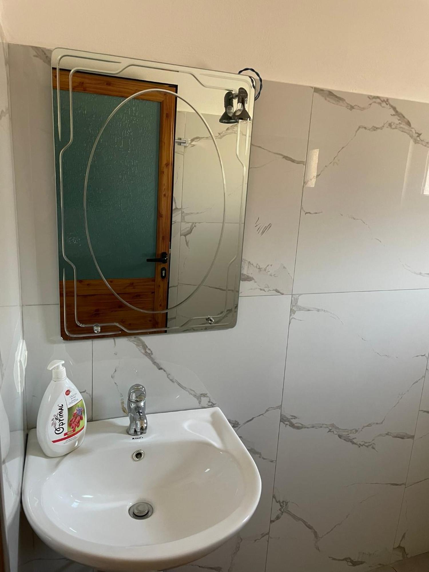 Guesthouse Kroi City Center Берат Экстерьер фото
