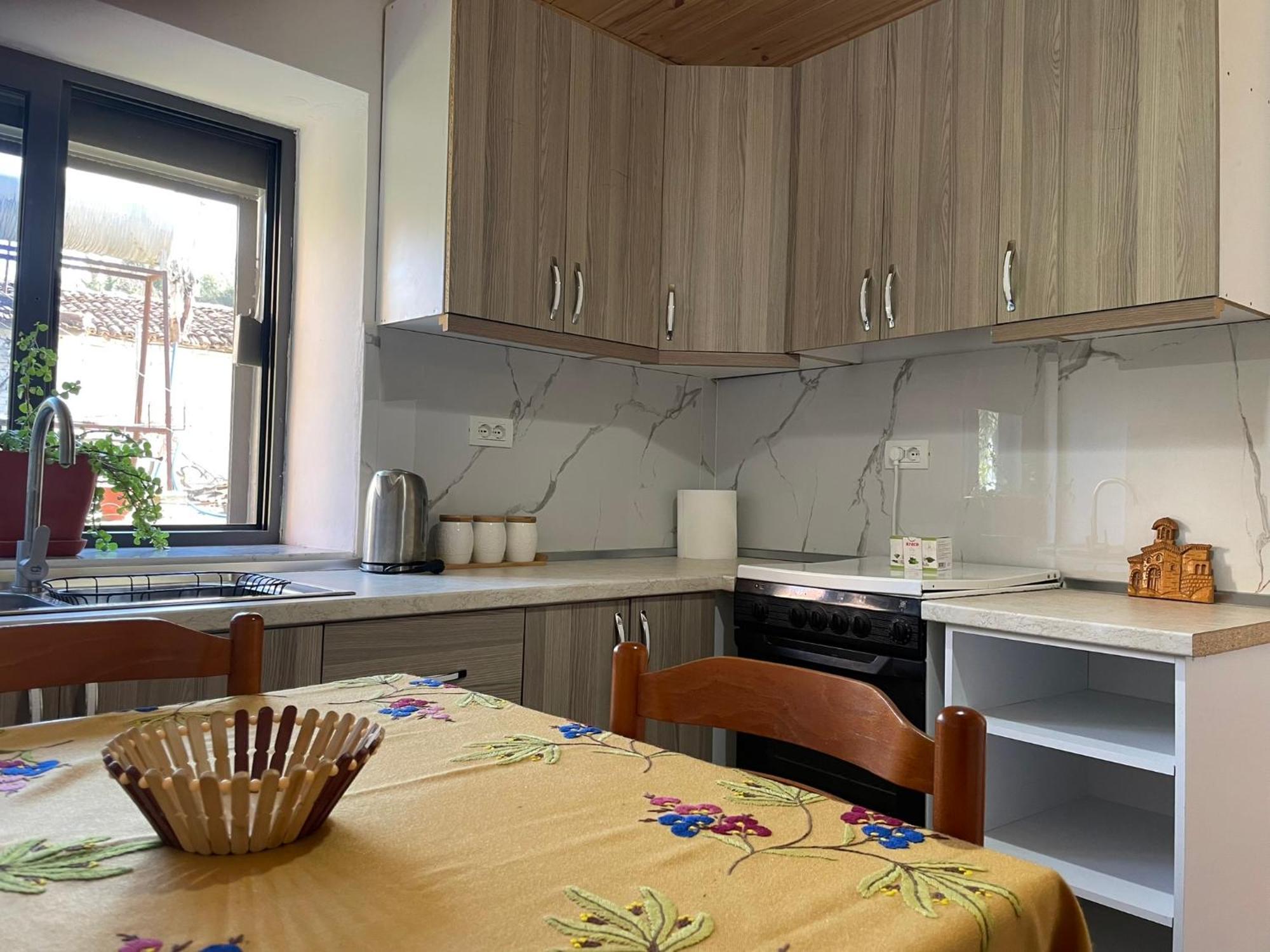 Guesthouse Kroi City Center Берат Экстерьер фото